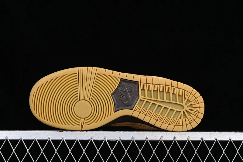 All Categories Nk SB Dunk Series Nk SB Dunk Low Low-top sneakers Nk SB Dunk Low Pro Wheat color Falling yellow low-top sports skateboard shoes BQ6817-204